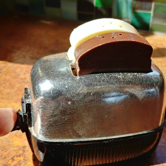 Vintage Salt and Pepper Toaster - Picture 6 of 8